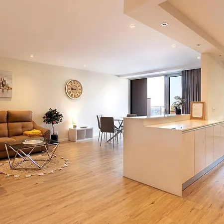 The Jolie - Lava Pools Apartman *