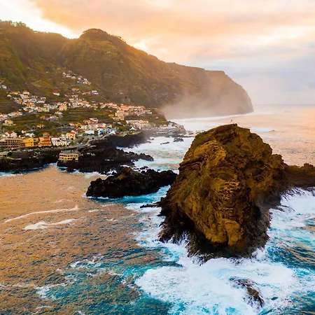 The Jolie - Lava Pools Apartmán *