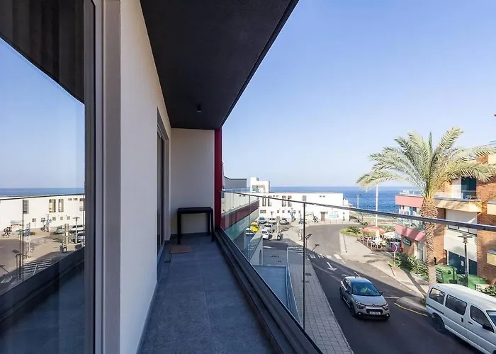 The Jolie - Lava Pools Apartmán