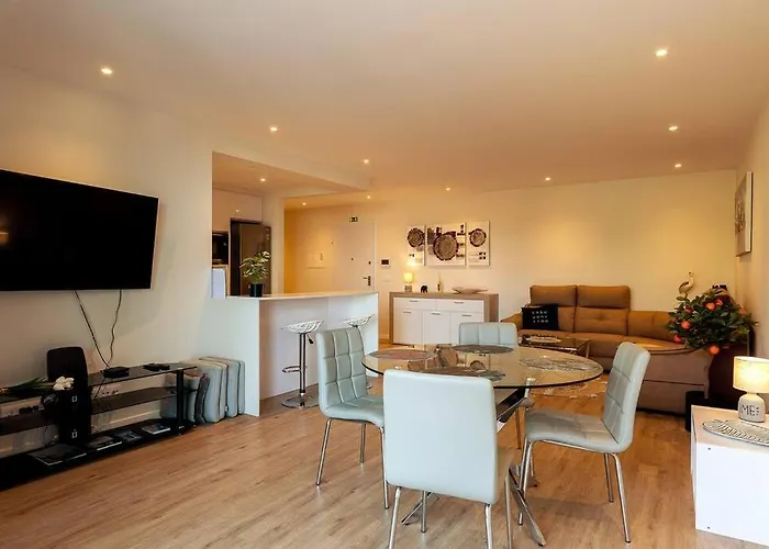 The Jolie - Lava Pools Apartmán