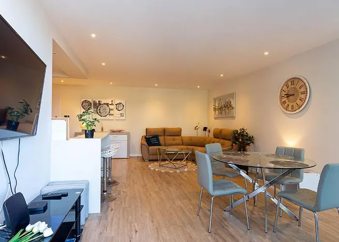 The Jolie - Lava Pools