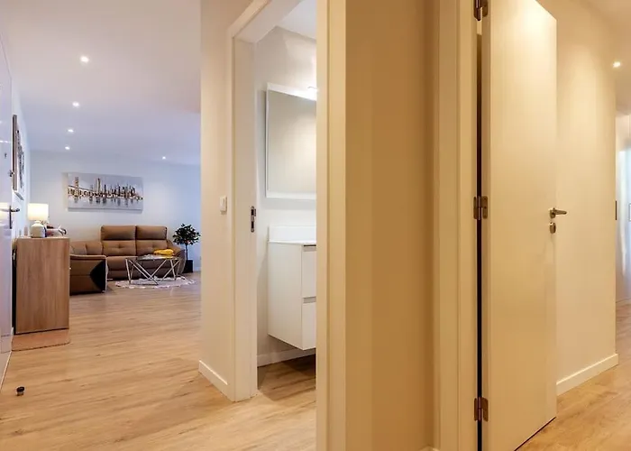 The Jolie - Lava Pools Apartmán