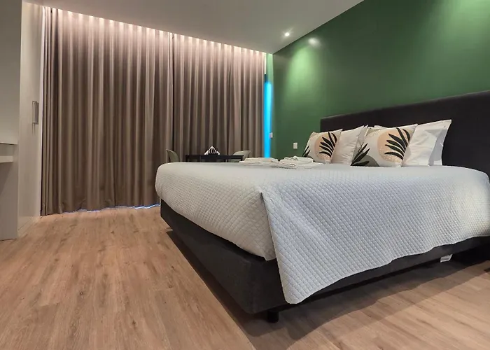 The Jolie - Lava Pools