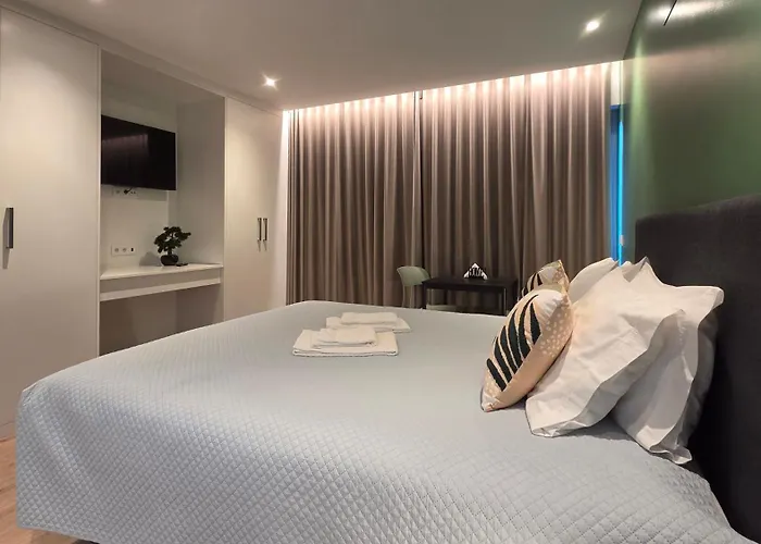 The Jolie - Lava Pools Apartmán