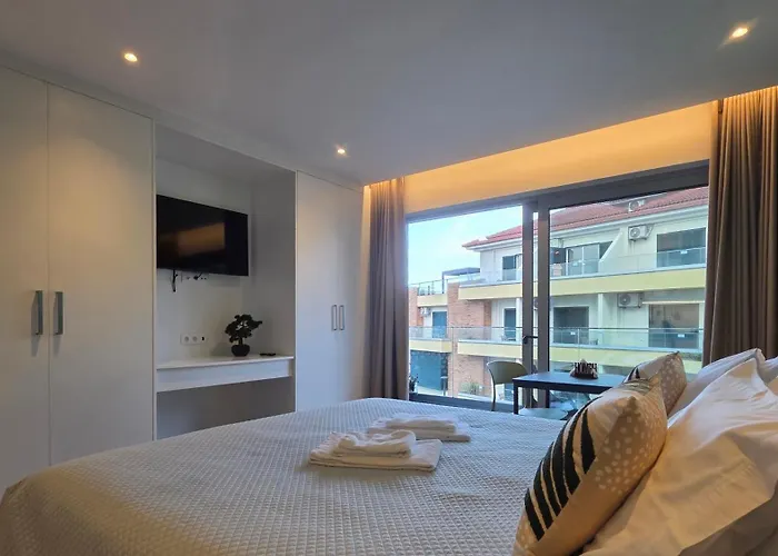 The Jolie - Lava Pools Apartmán