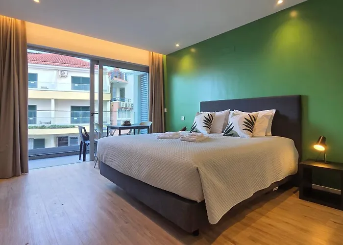 The Jolie - Lava Pools *