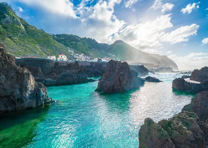 The Jolie - Lava Pools Apartmán