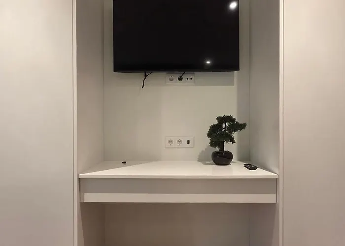 The Jolie - Lava Pools *