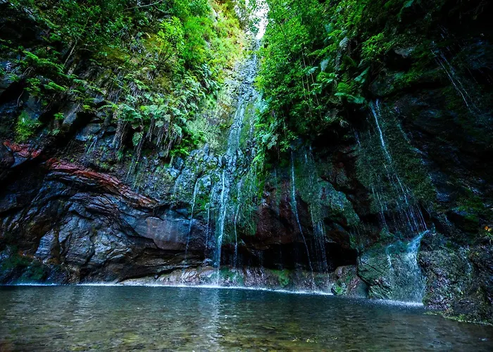 The Jolie - Lava Pools Apartmán