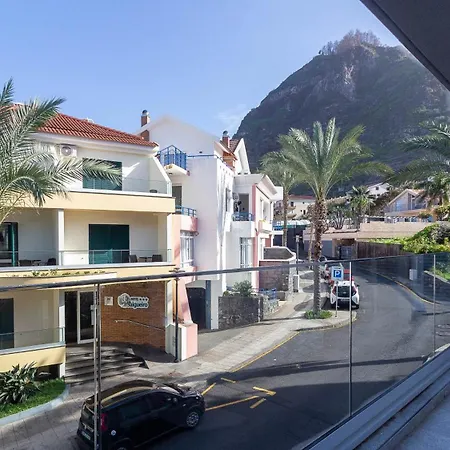 Luxury And Modern In Center Porto Moniz
